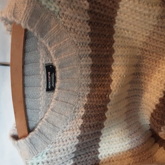 Ardene Curve bulky cropped striped sweater - Plus size X - Picture 2 of 3